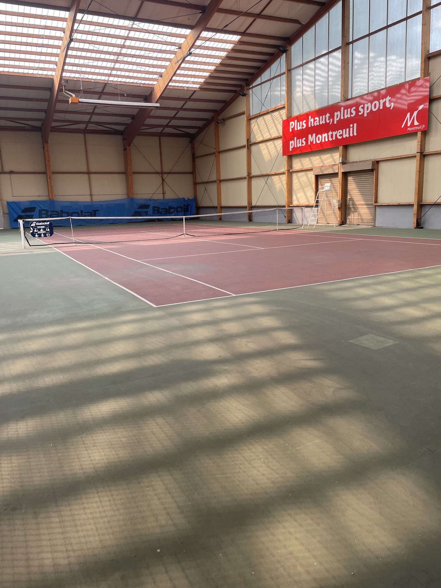 Court couvert intérieur
